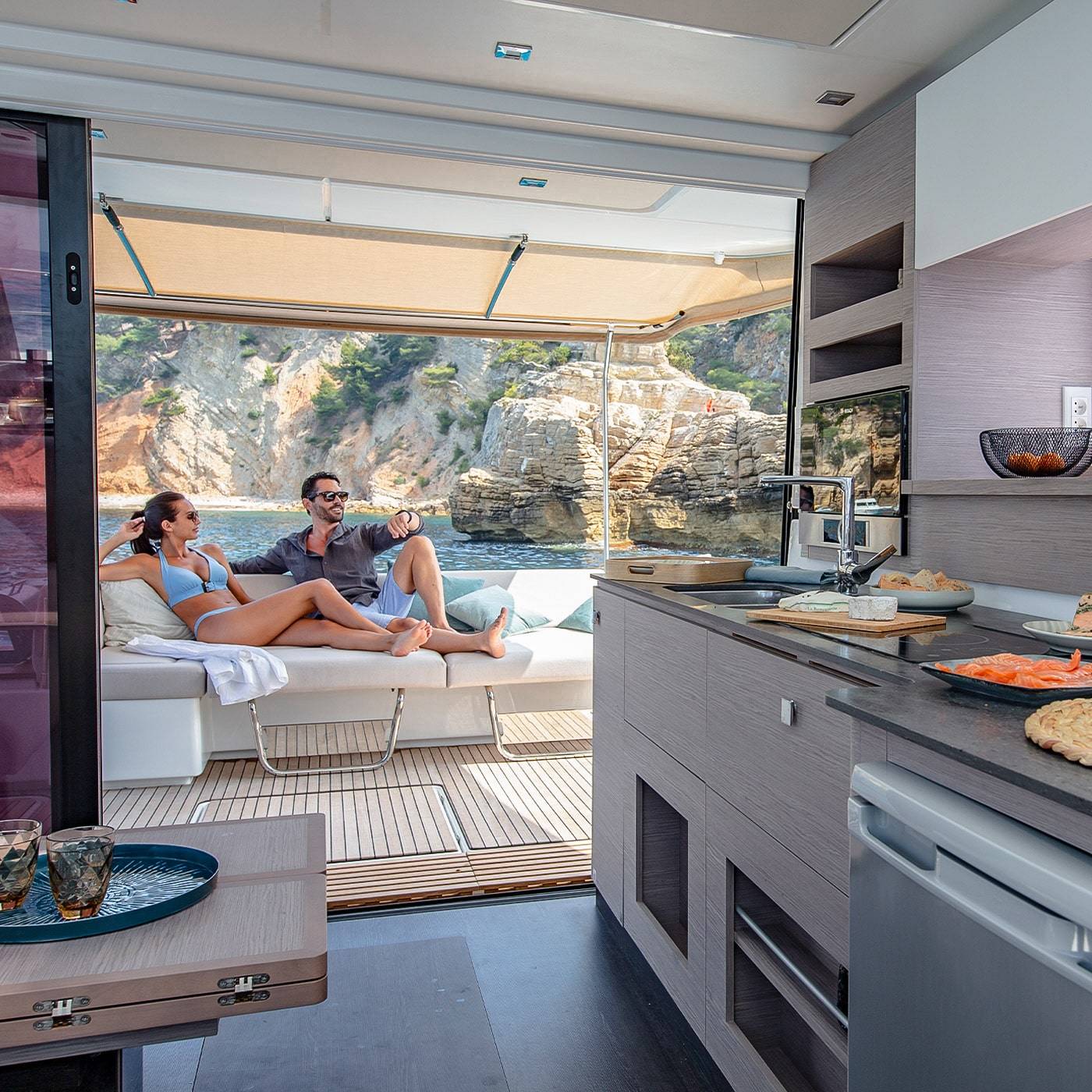 fountaine-pajot-motor-yachts-MY4S-galley