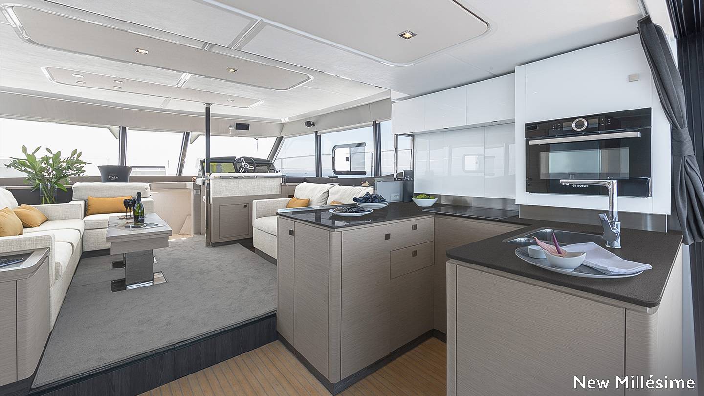 motor-catamaran-fountaine-pajot-boat-picture