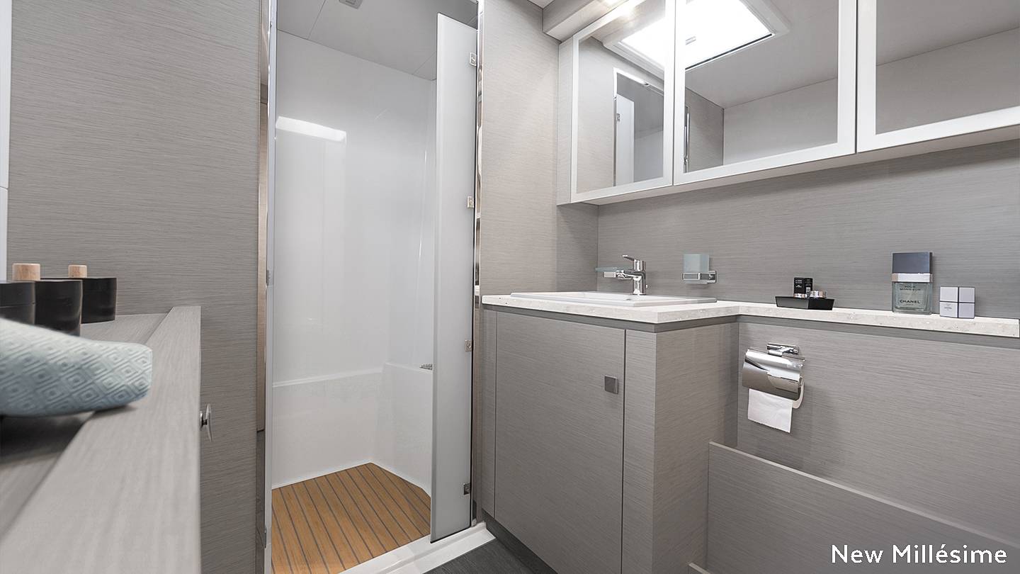 motor-catamaran-fountaine-pajot-boat-picture