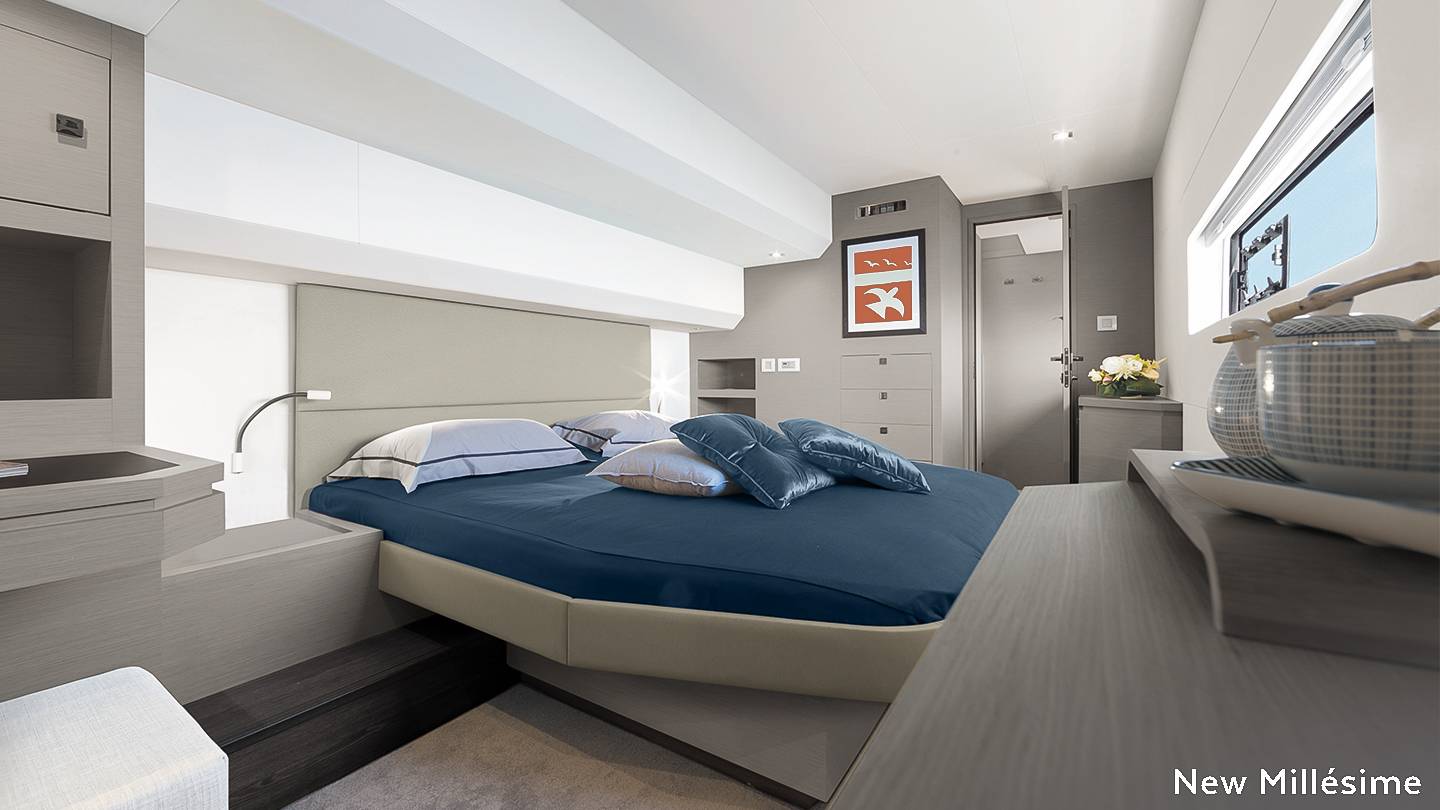 motor-catamaran-fountaine-pajot-boat-picture