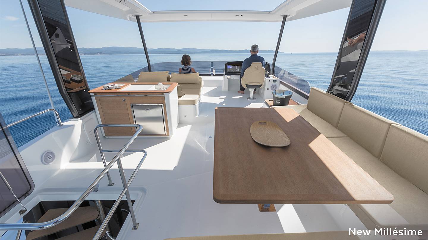 motor-catamaran-fountaine-pajot-boat-picture