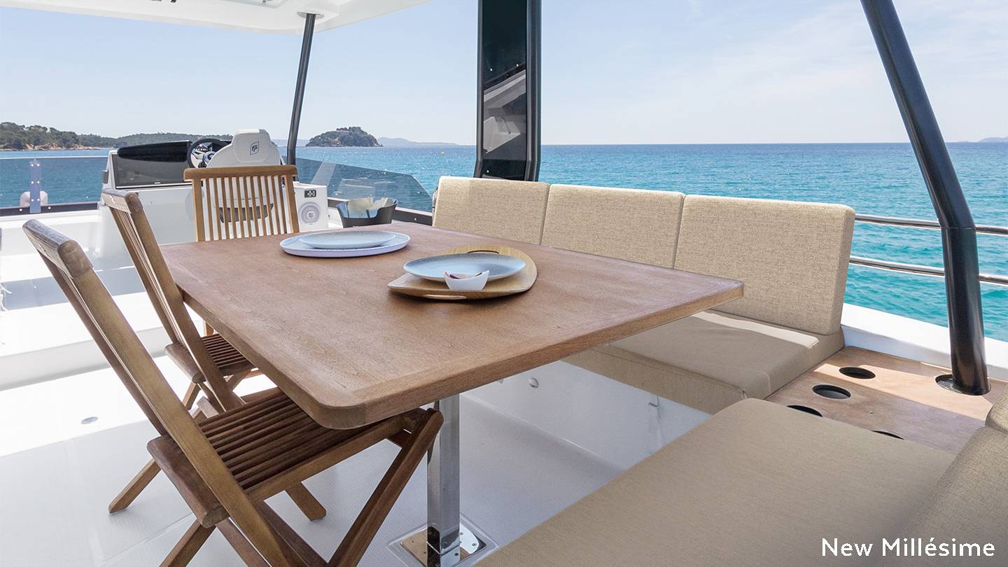 motor-catamaran-fountaine-pajot-boat-picture