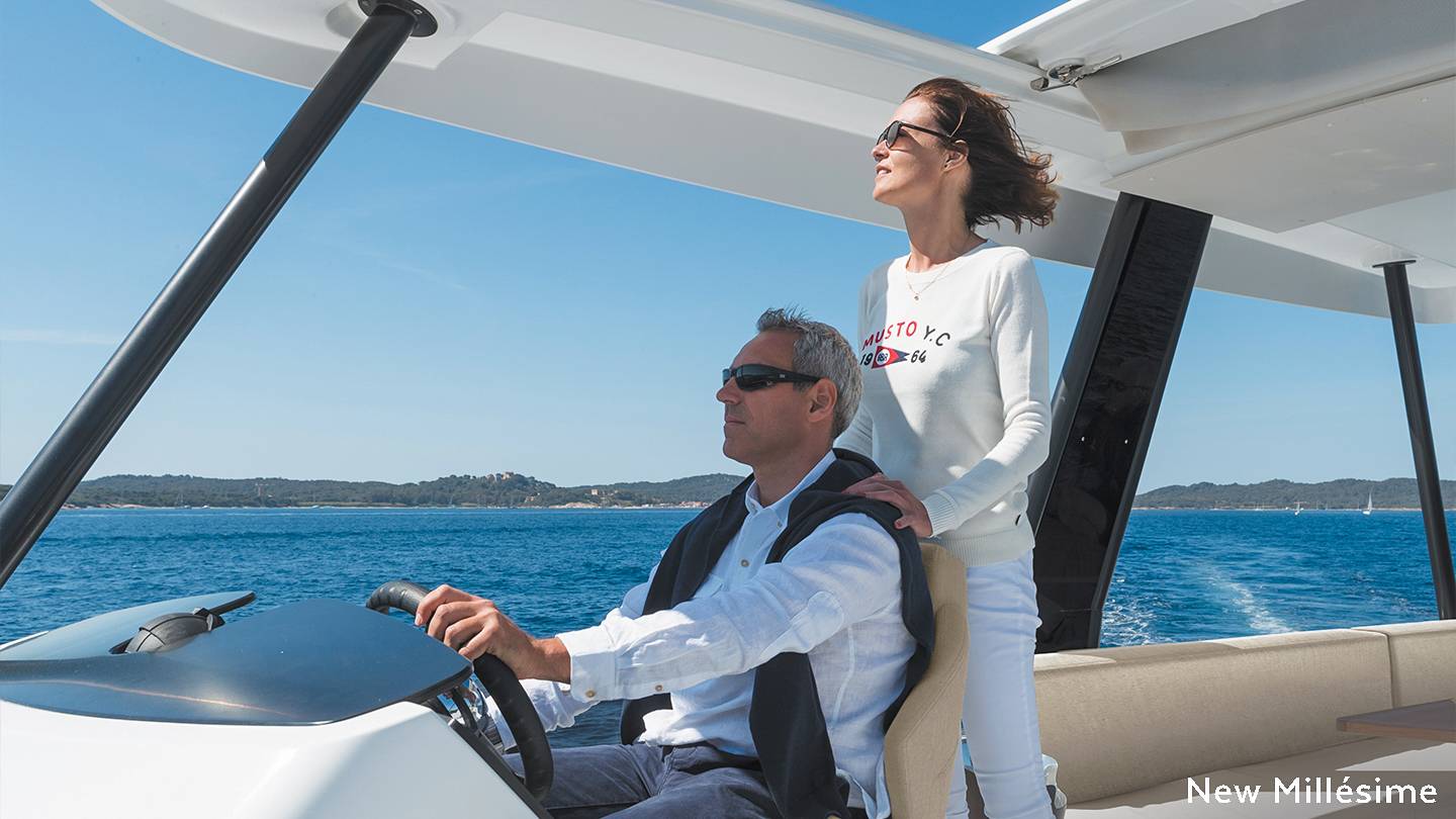 motor-catamaran-fountaine-pajot-boat-picture