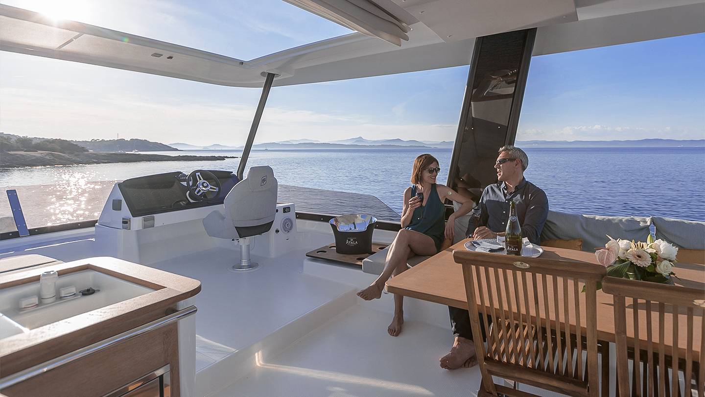 motor-catamaran-fountaine-pajot-boat-picture