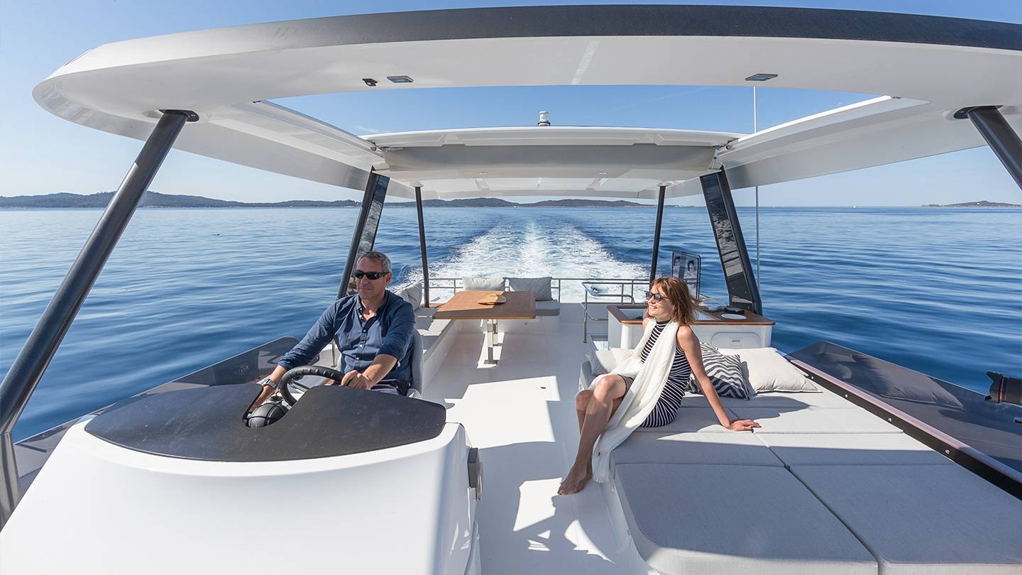 motor-catamaran-fountaine-pajot-boat-picture
