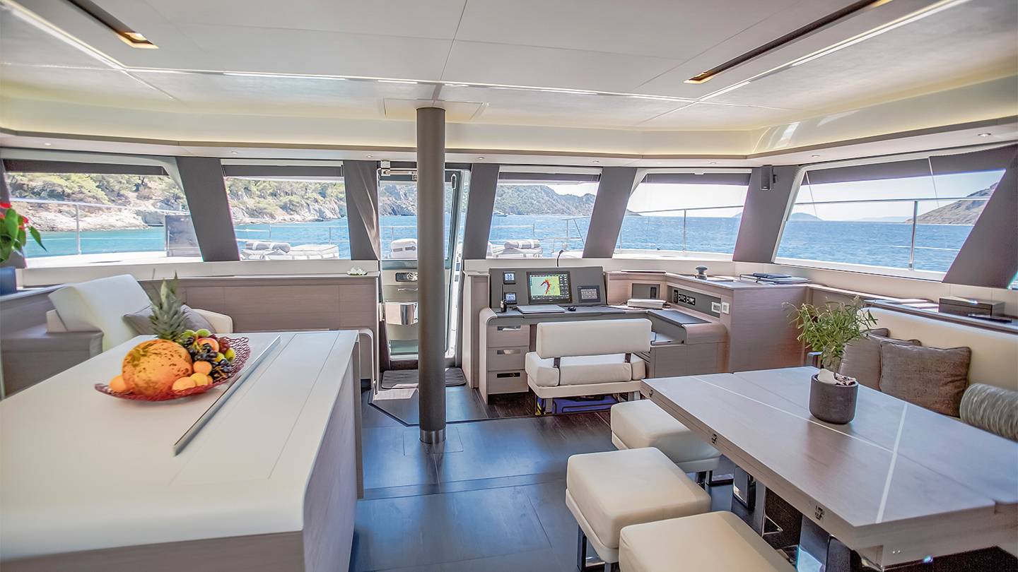 luxury-power-catamaran-for-sale-by-fountaine-pajot-Power-67