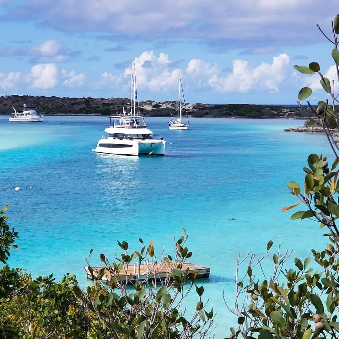 cruising-in-the-BVI-USA-power-boat-Fountaine-pajot-MY44