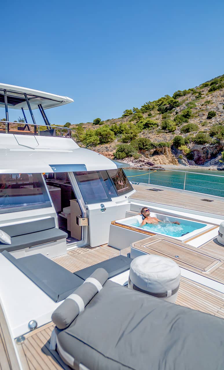 palm-beach-boat-show-USA-Visit-the-Power-67-luxury-yacht