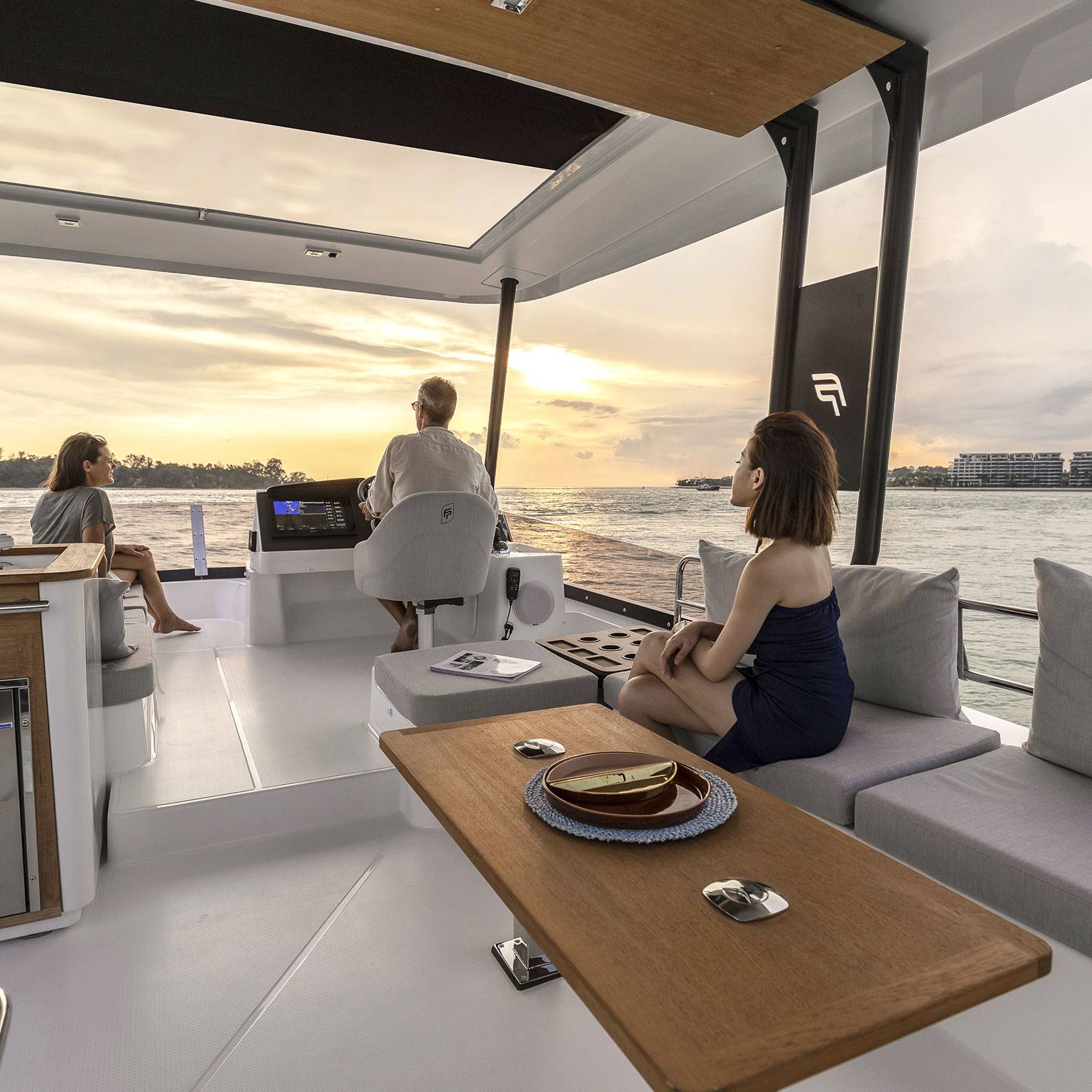 Motor-yacht-MY5-fountaine-pajot-Flybridge