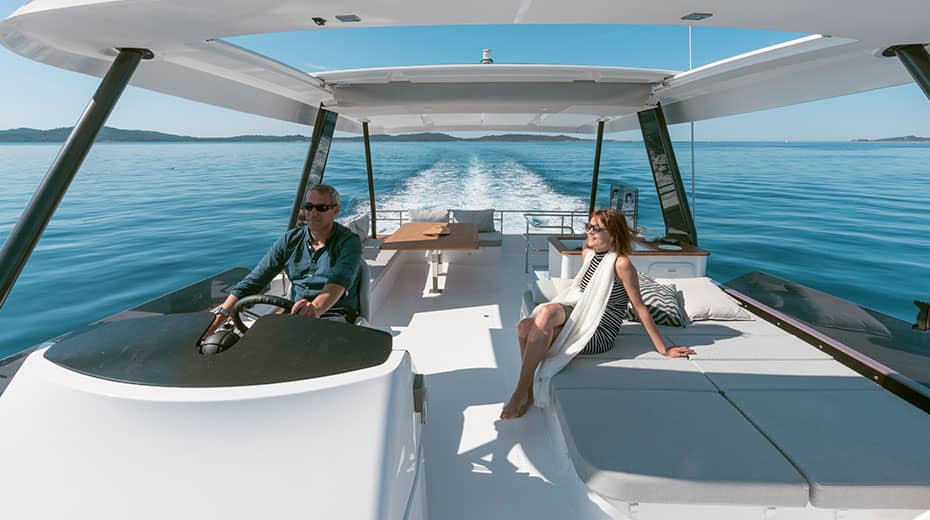 Motor-yacht-MY5-fountaine-pajot-cruising-2