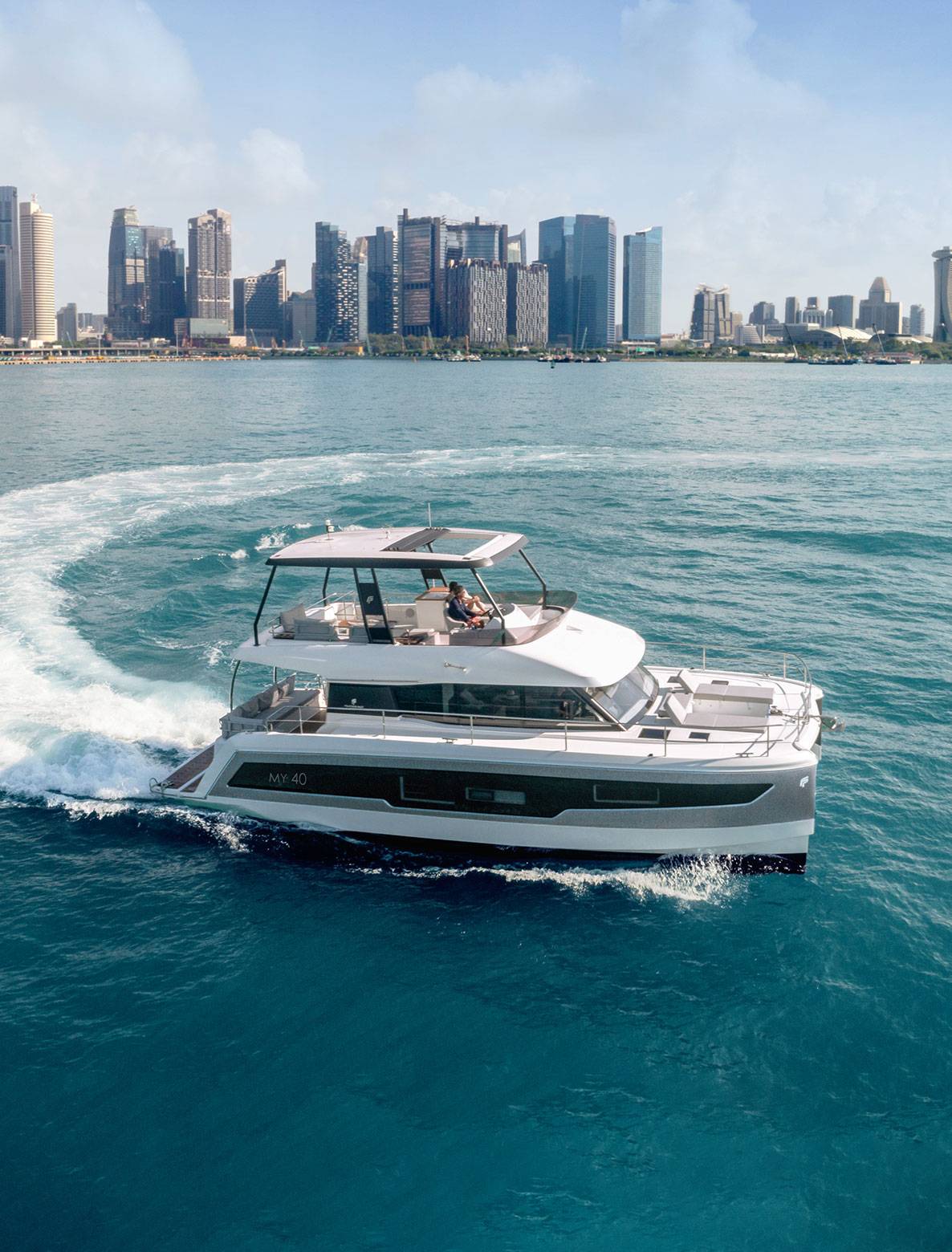 Motor-yacht-MY5-fountaine-pajot-cruising