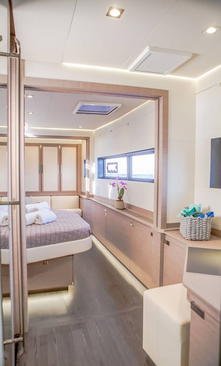 catamaran-de-luxe-Power-67-visite-guidée-en-vidéo