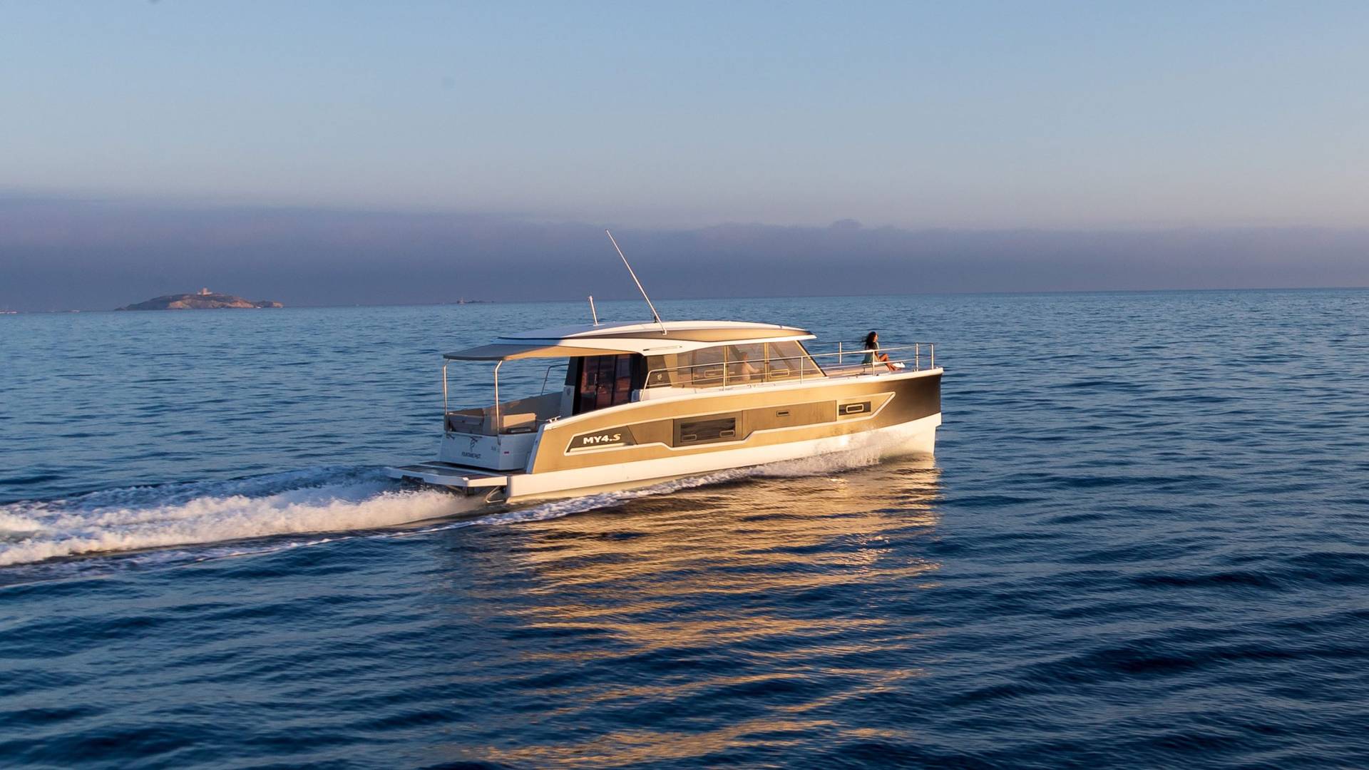 power-boats-for-sale-fountaine-pajot-cruising-yacht-expertise