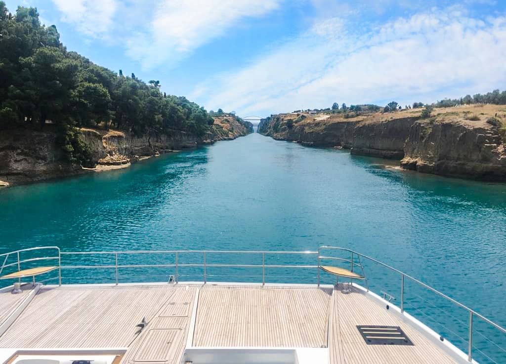 luxury-motor-catamaran-Power-67-Fountaine-Pajot-Testimony