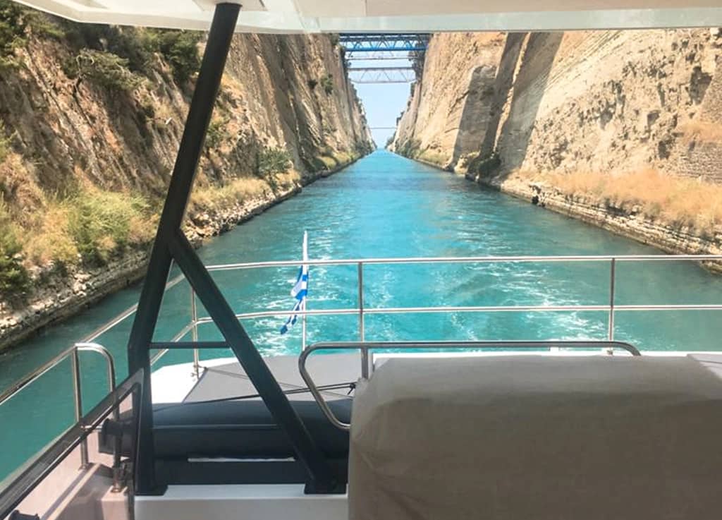 luxury-motor-catamaran-Power-67-Fountaine-Pajot-Testimony