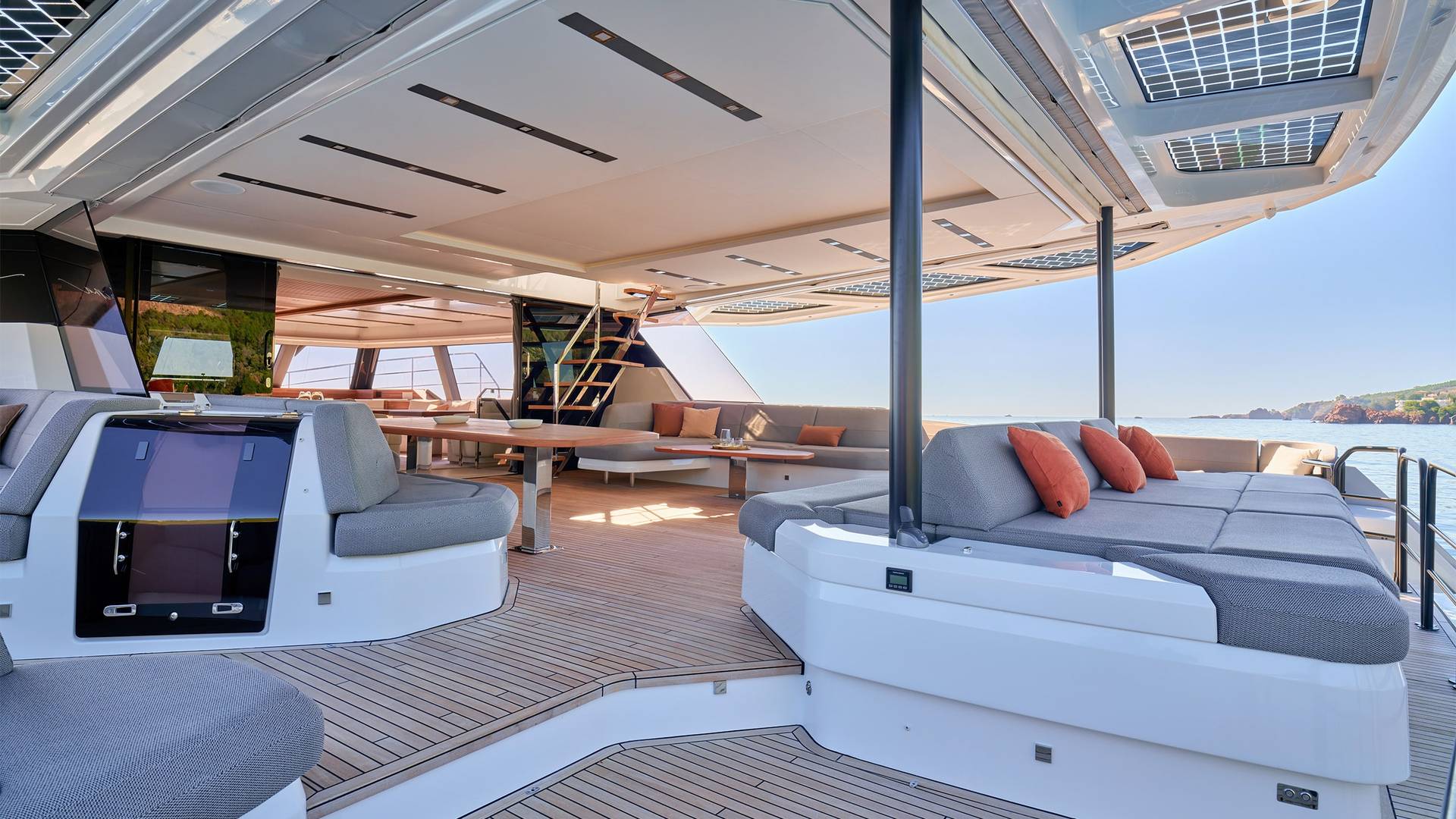 Fountaine-Pajot-Yachts-80-feet-Luxury-Yachts-02
