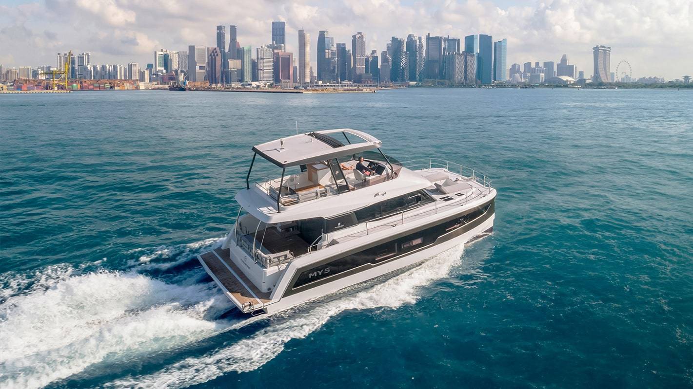 motor-yacht-power-catamaran-Fountaine-Pajot-MY5
