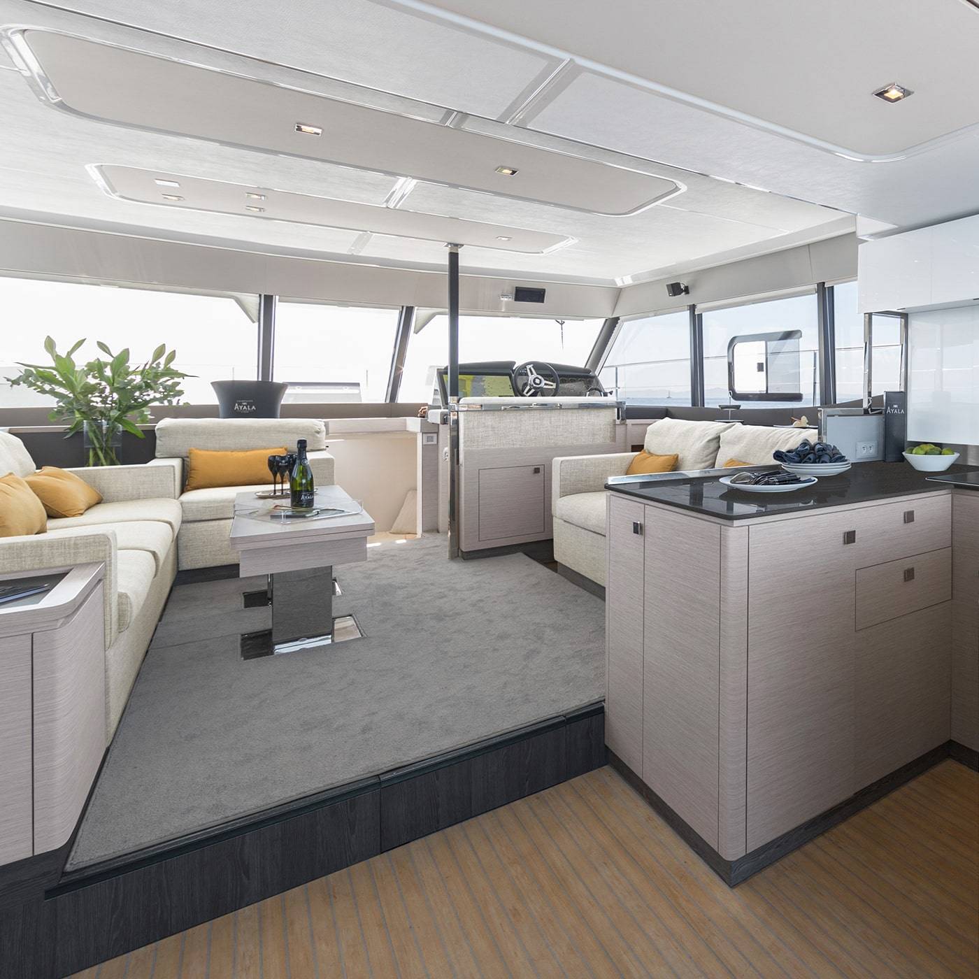 fountaine-pajot-motor-yachts-catamaran-my6-saloon