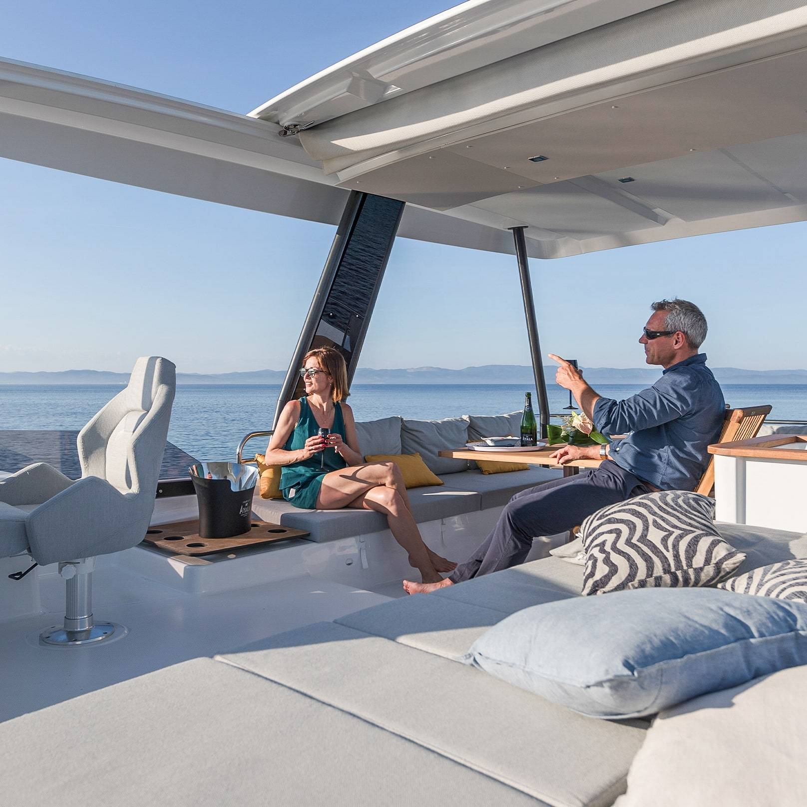 fountaine-pajot-motor-yachts-catamaran-my6-flybridge