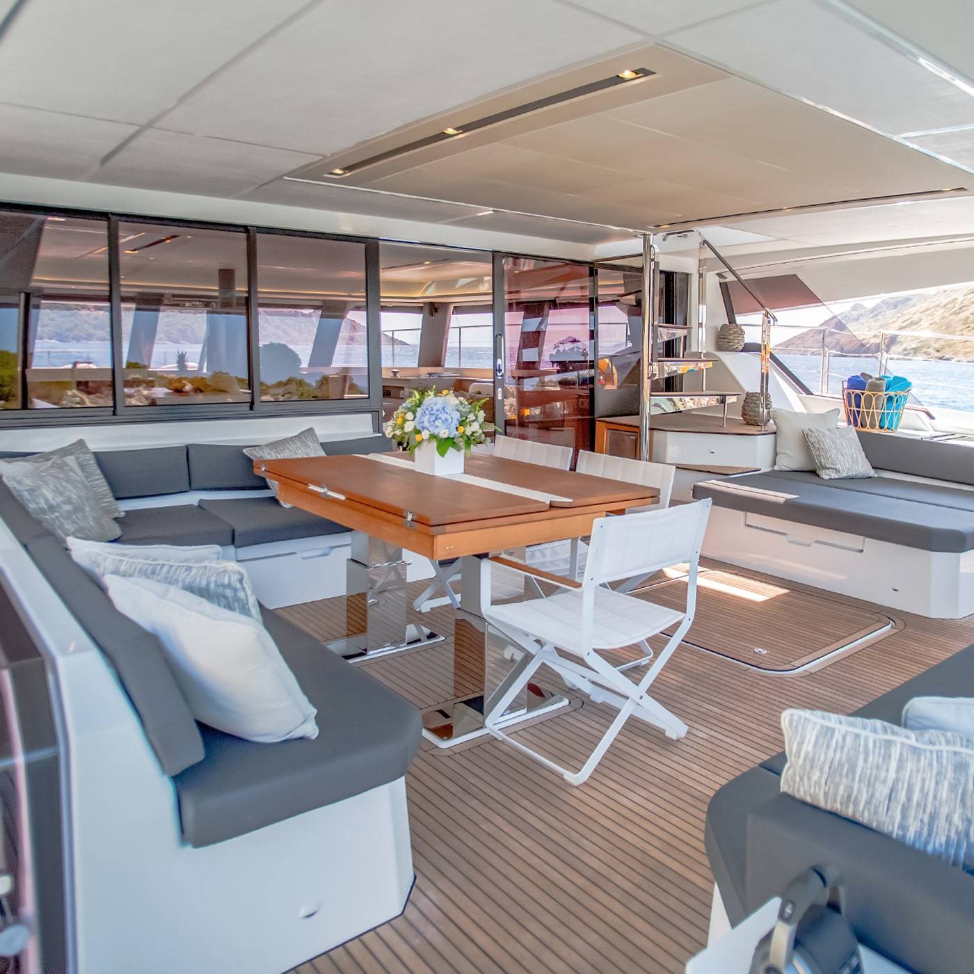 Catamaran-Yacht-Fountaine-Pajot-Power-67-Aft-Cockpit