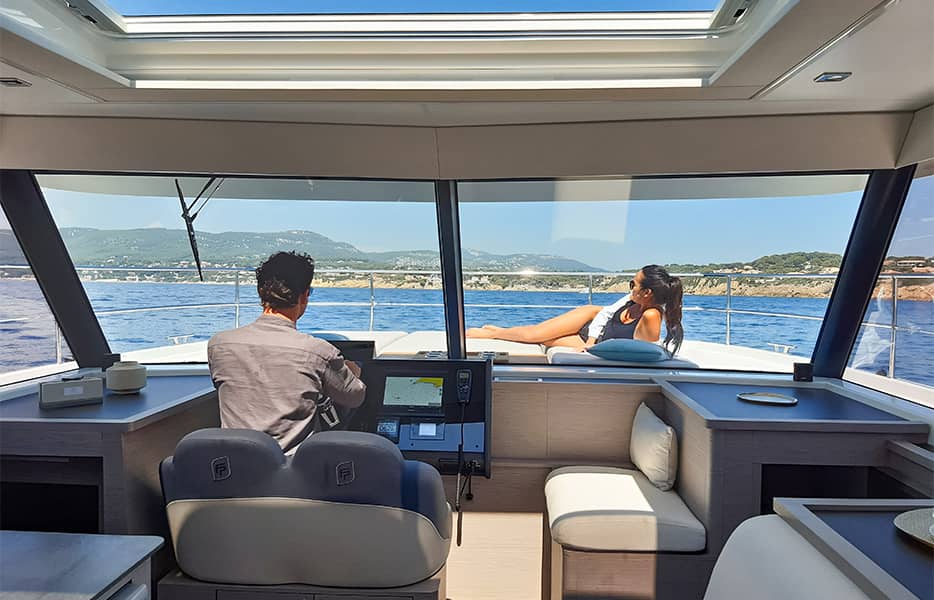 fountaine-pajot-motor-yachts-MY4S-poste-de-commande