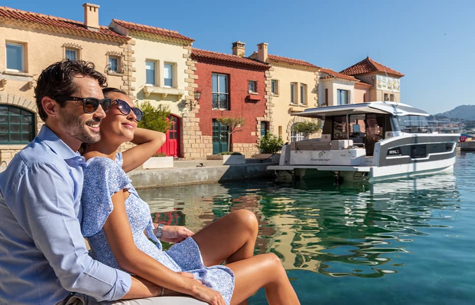 fountaine-pajot-motor-yachts-MY4S-docking-lifestyle-sport-top