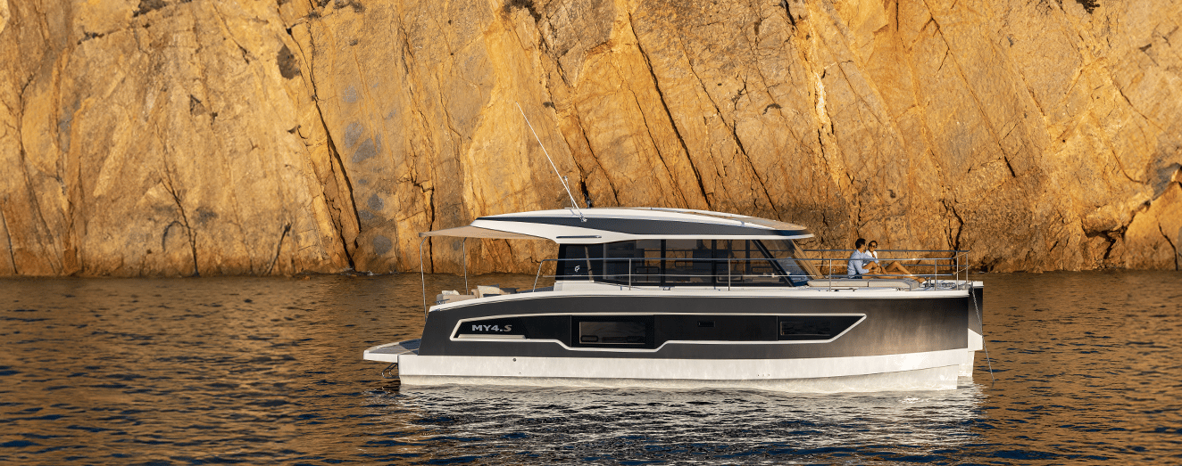 MY4.S-Motor-Yacht-Fountaine-Pajot