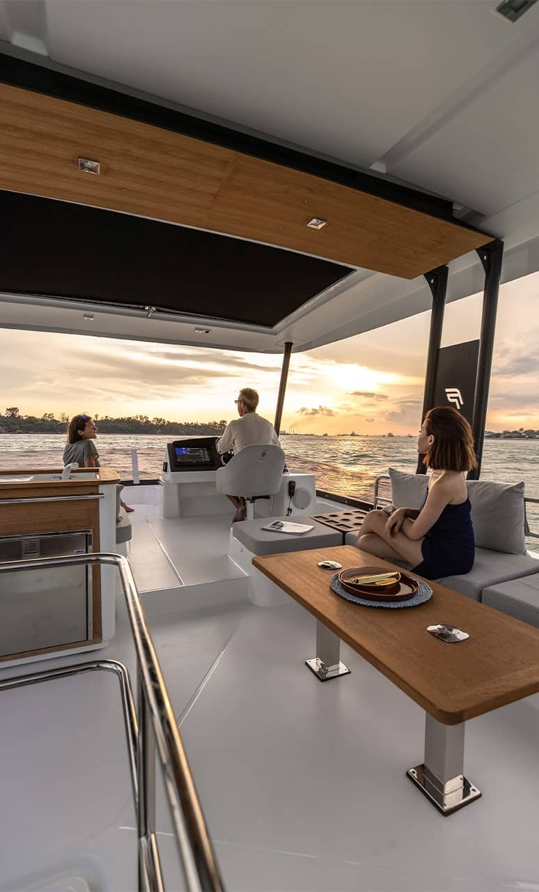 MY5-Fountaine-Pajot-Motor-Yachts-flybridge-News