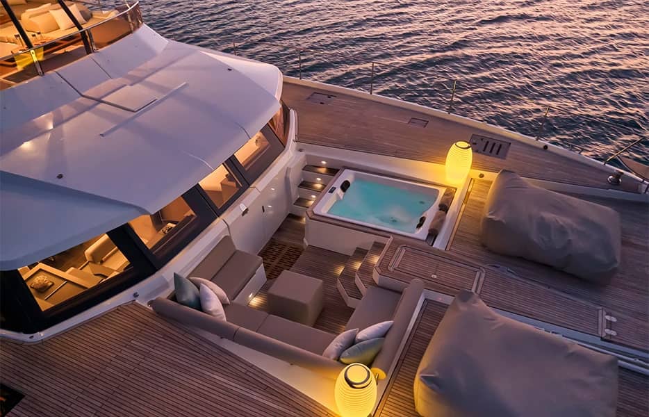 Power 67-Fort-Lauderdale-International-Boat-Show-2024-Fountaine-Pajot-Motor-Yachts-cockpit