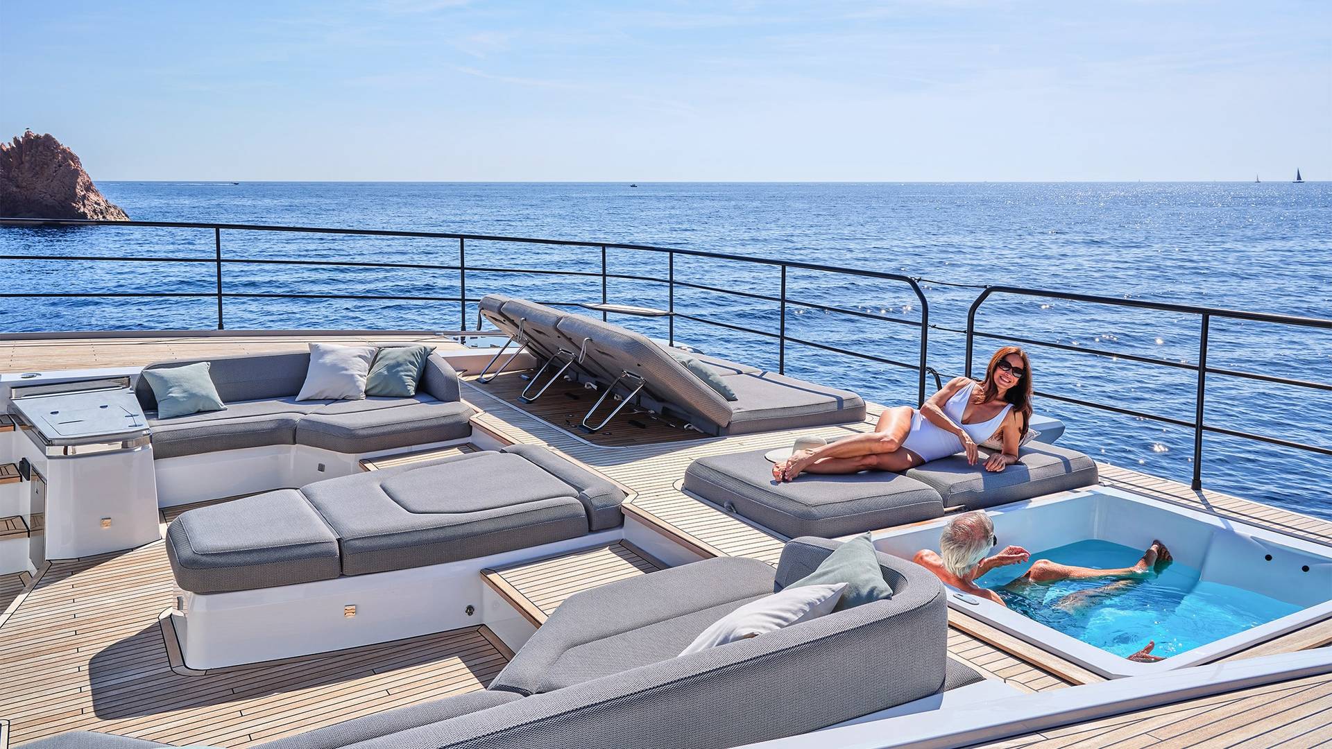 Fountaine-Pajot-Yachts-80-feet-Luxury-Catamaran-14