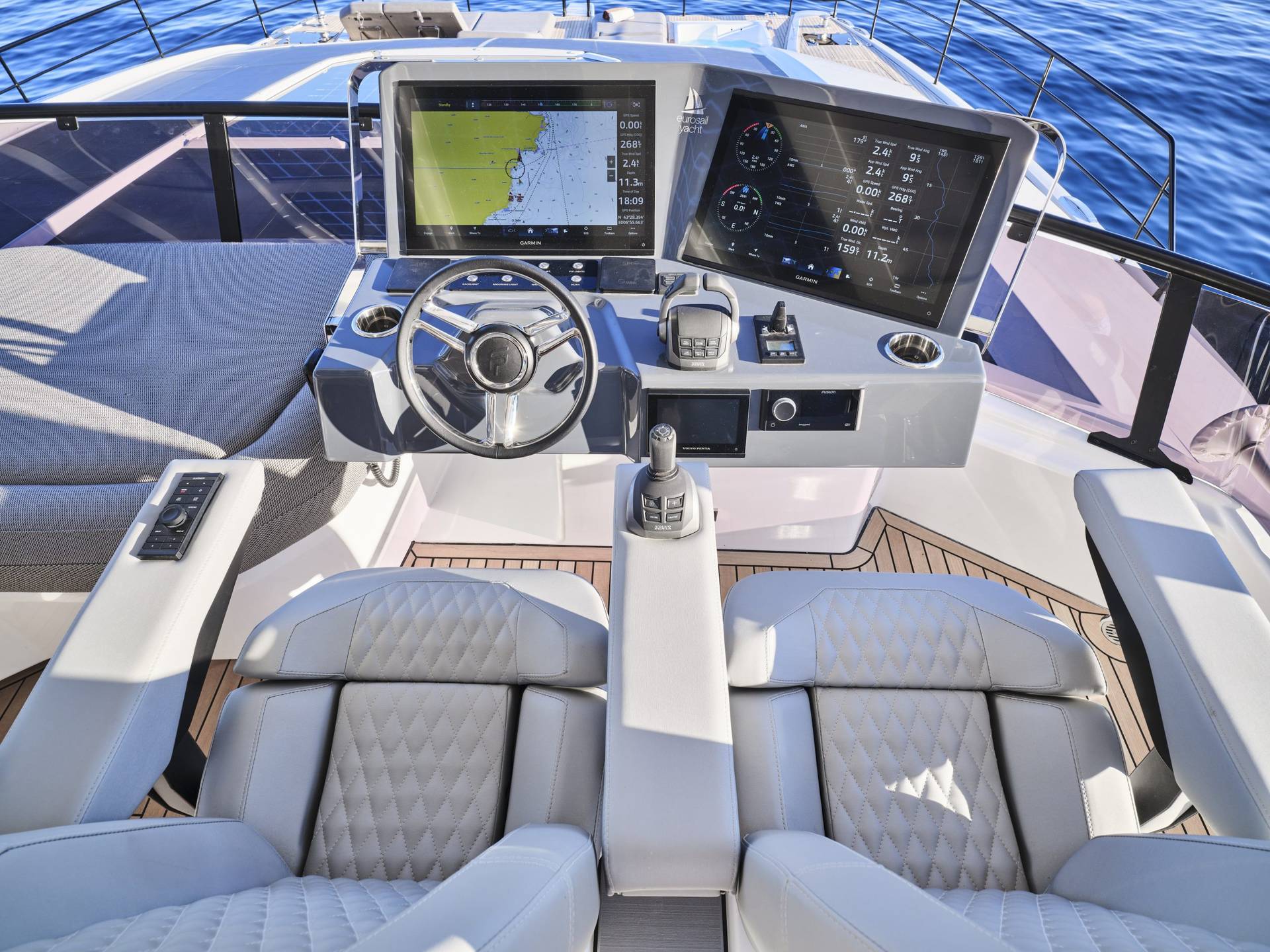 Fountaine-Pajot-Yachts_Power-80-ADD-07